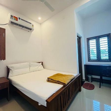 Sri Balaji Lodging Hotel Tiruchchendūr Exterior foto