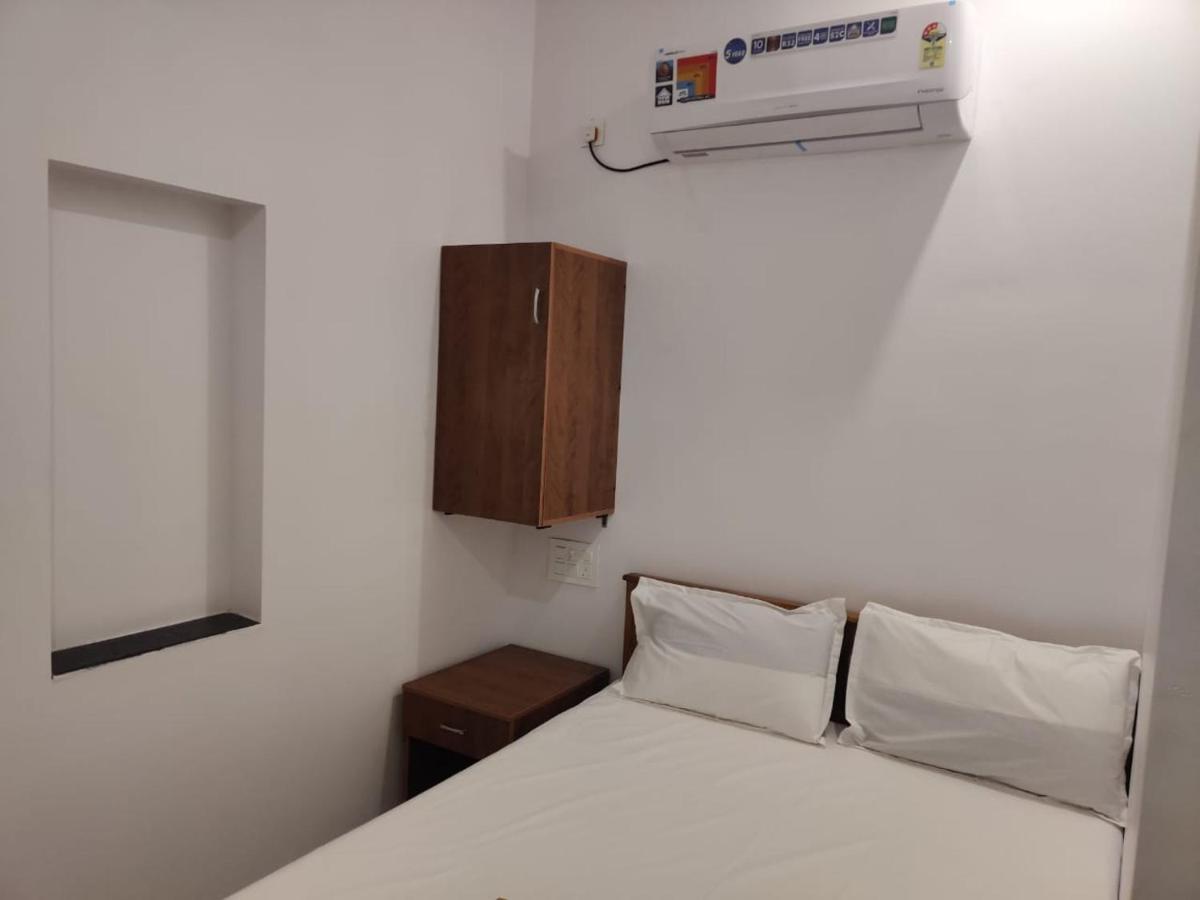 Sri Balaji Lodging Hotel Tiruchchendūr Exterior foto