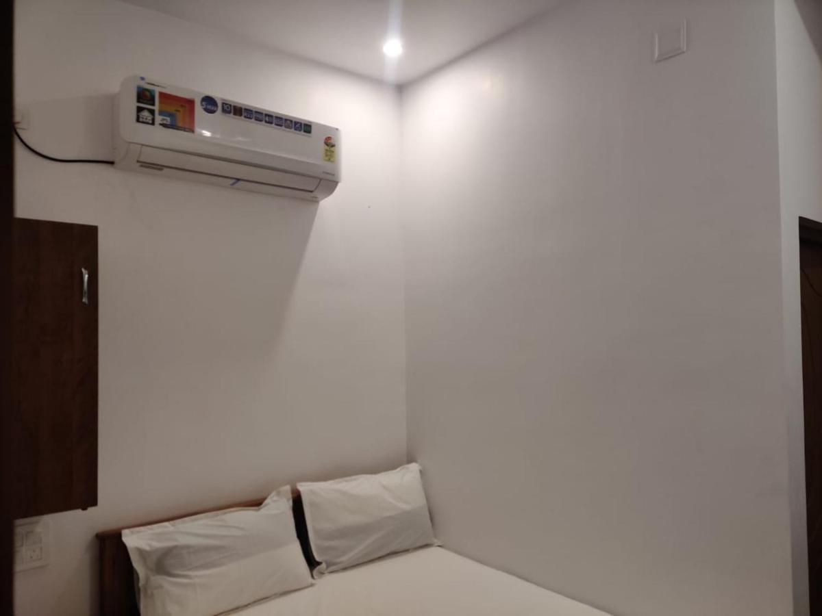Sri Balaji Lodging Hotel Tiruchchendūr Exterior foto