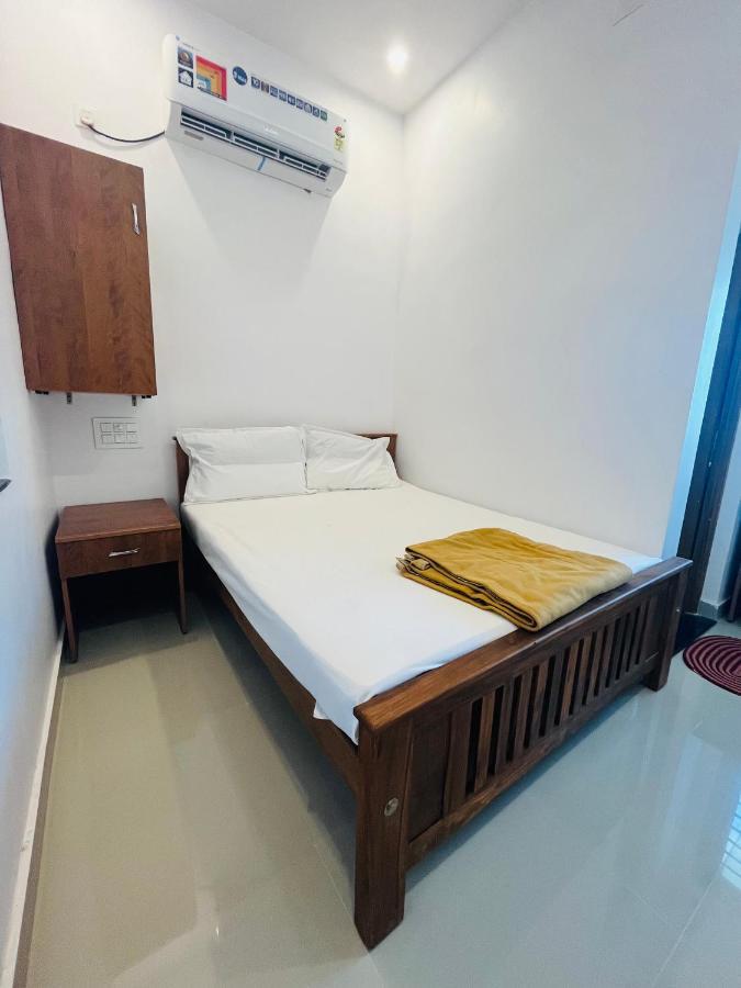 Sri Balaji Lodging Hotel Tiruchchendūr Exterior foto