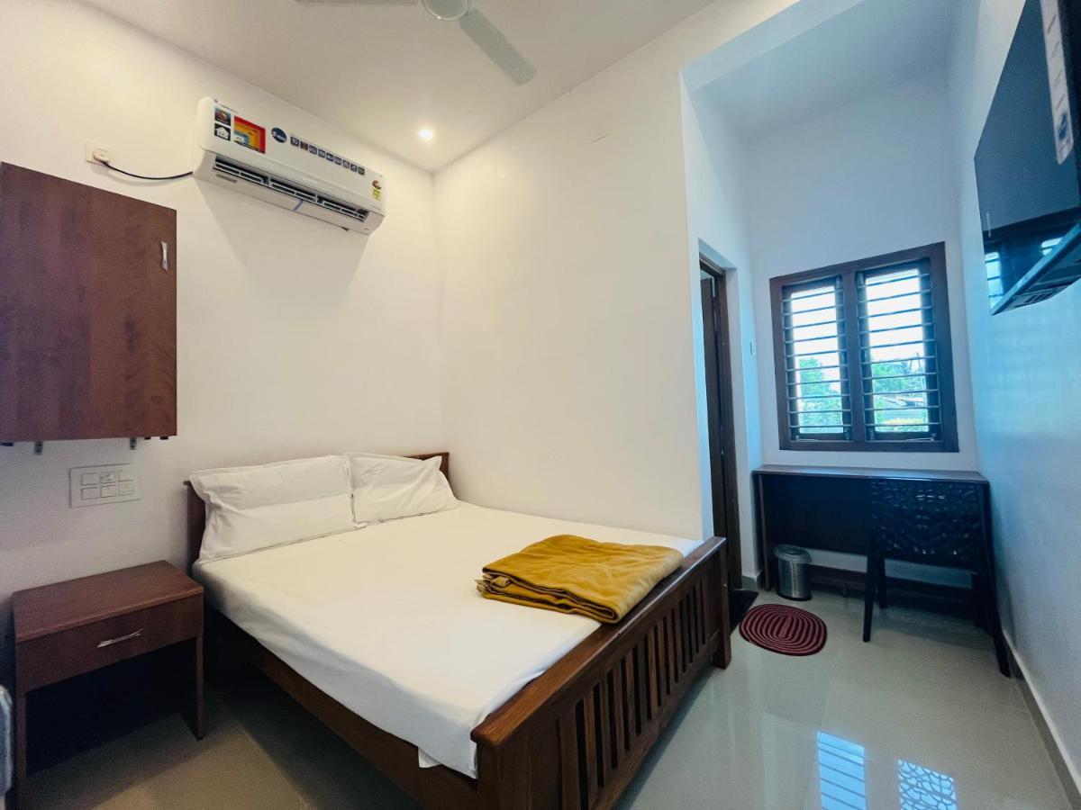 Sri Balaji Lodging Hotel Tiruchchendūr Exterior foto