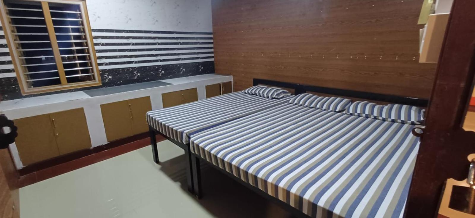 Sri Balaji Lodging Hotel Tiruchchendūr Quarto foto