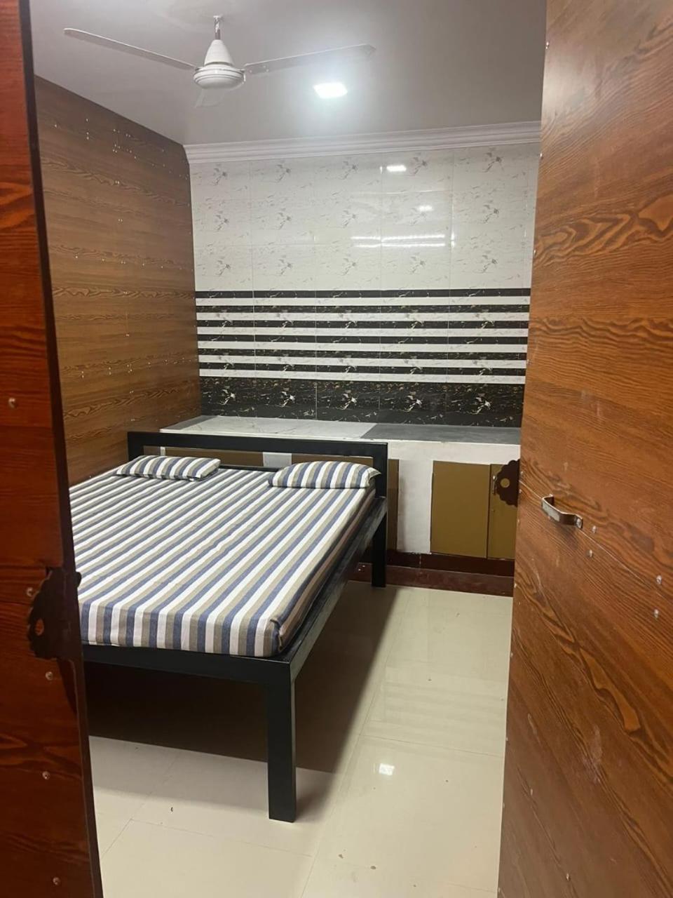 Sri Balaji Lodging Hotel Tiruchchendūr Exterior foto